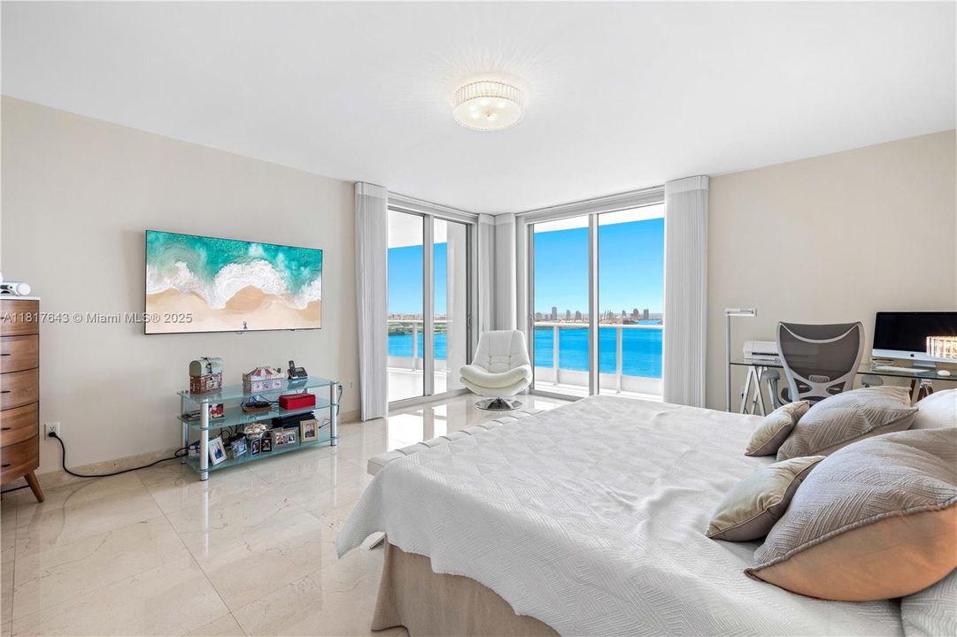 Recently Sold: $3,659,000 (4 beds, 4 baths, 3415 Square Feet)