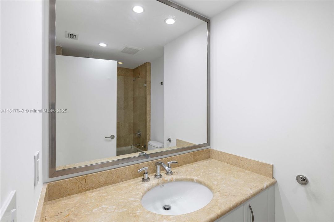 Recently Sold: $3,659,000 (4 beds, 4 baths, 3415 Square Feet)