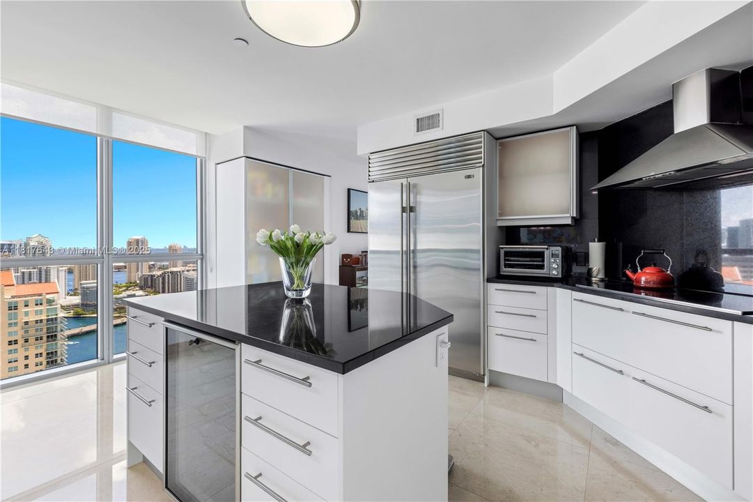 Recently Sold: $3,659,000 (4 beds, 4 baths, 3415 Square Feet)