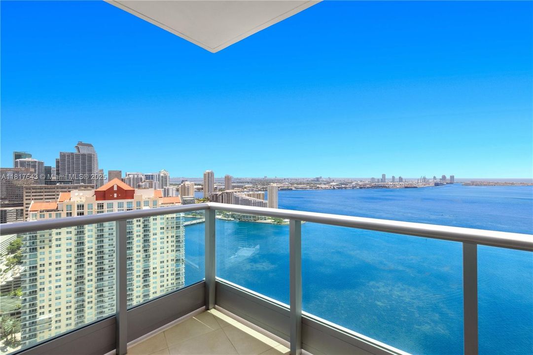 Recently Sold: $3,659,000 (4 beds, 4 baths, 3415 Square Feet)