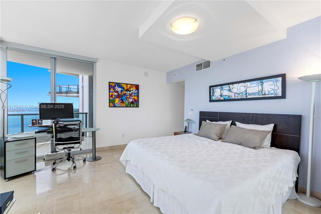 Recently Sold: $3,659,000 (4 beds, 4 baths, 3415 Square Feet)