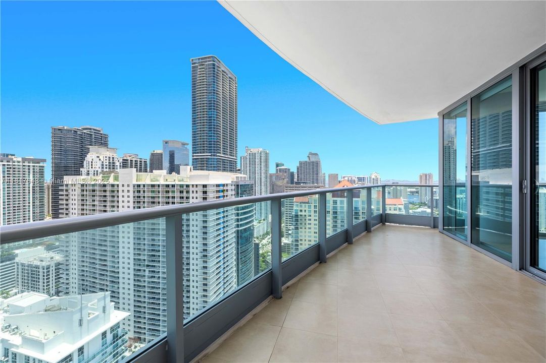 Recently Sold: $3,659,000 (4 beds, 4 baths, 3415 Square Feet)