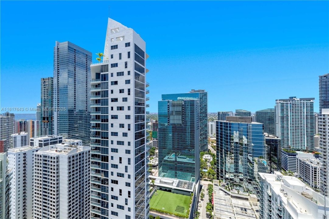 Recently Sold: $3,659,000 (4 beds, 4 baths, 3415 Square Feet)