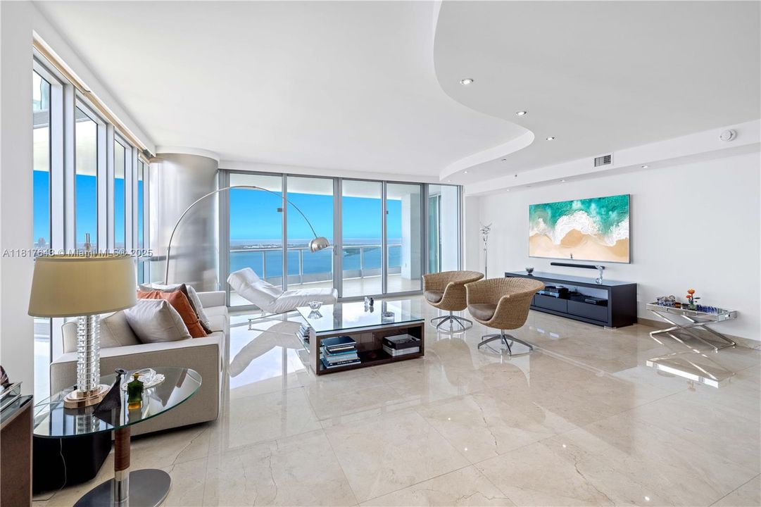 Recently Sold: $3,659,000 (4 beds, 4 baths, 3415 Square Feet)