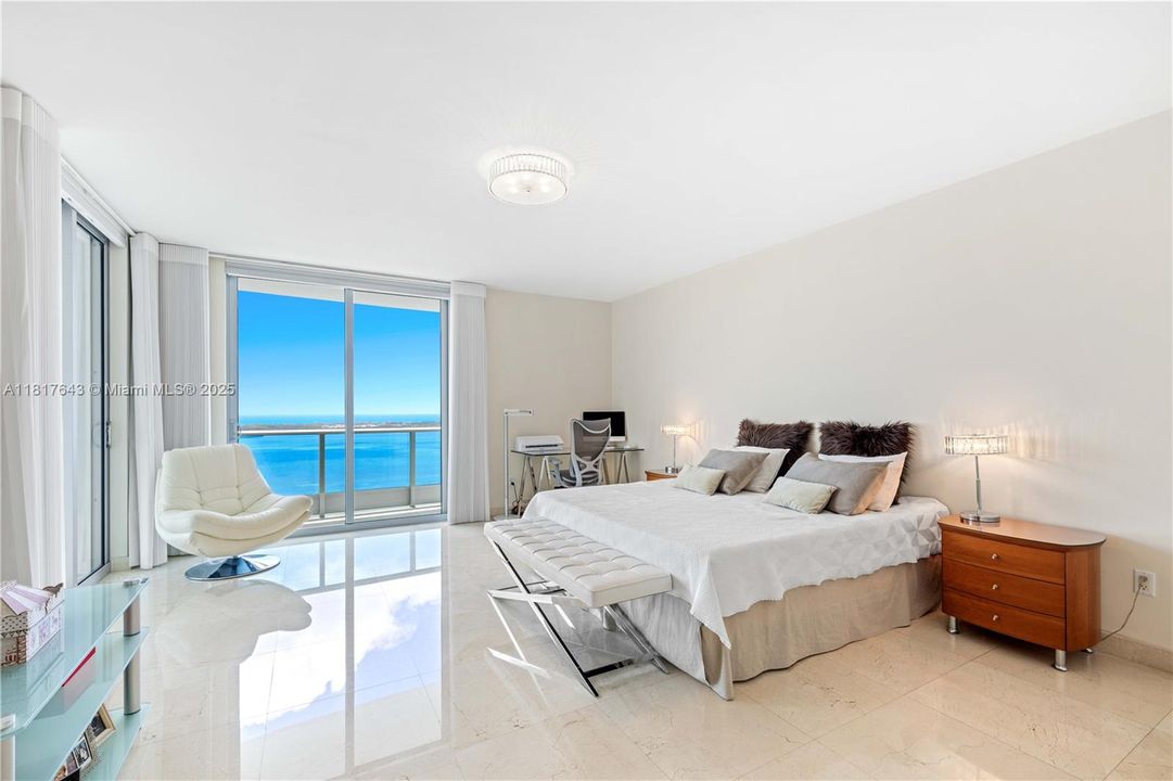 Recently Sold: $3,659,000 (4 beds, 4 baths, 3415 Square Feet)