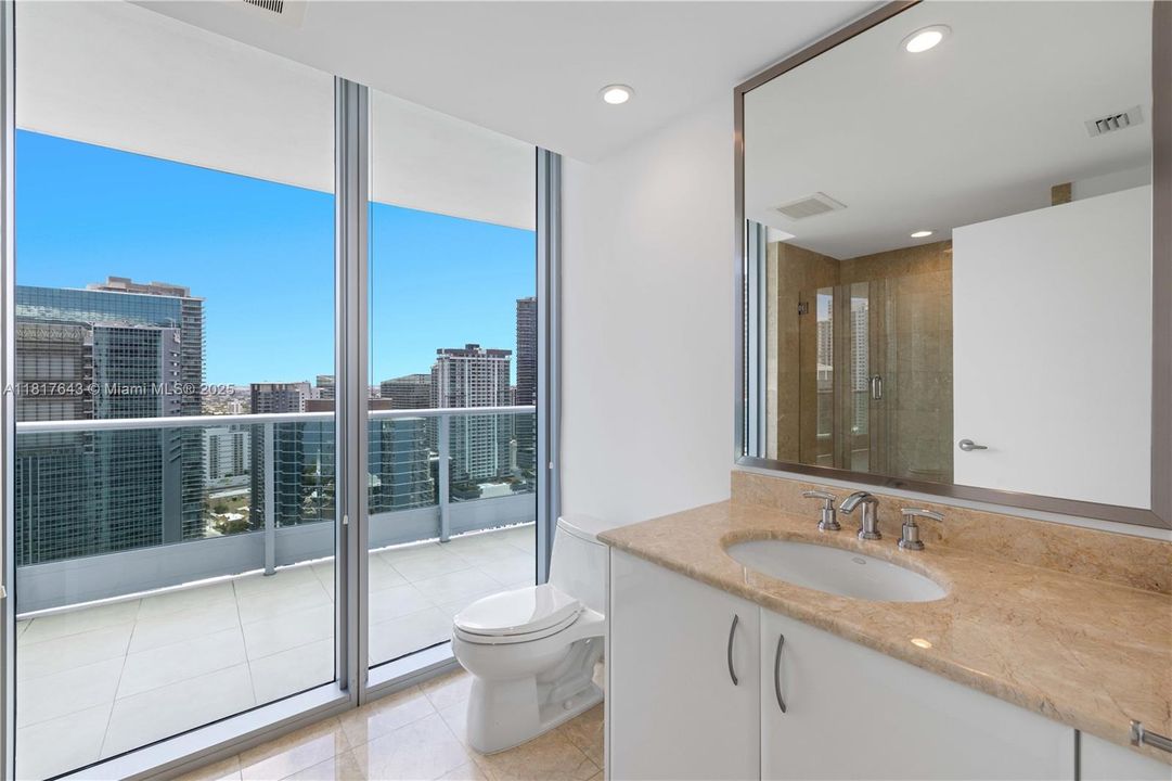 Recently Sold: $3,659,000 (4 beds, 4 baths, 3415 Square Feet)