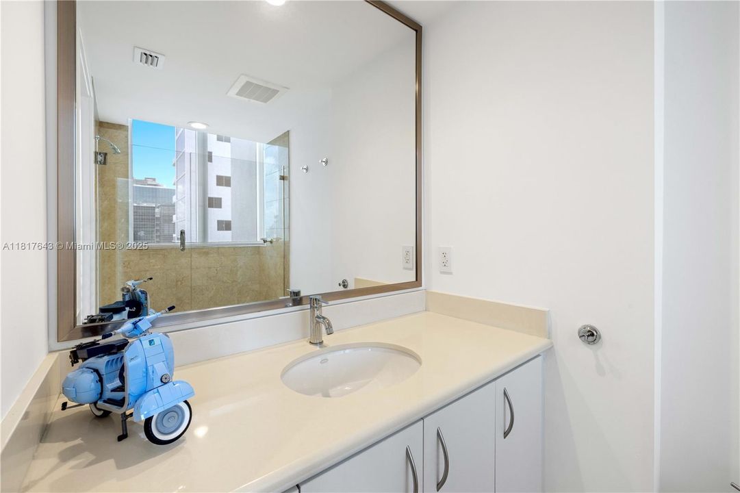 Recently Sold: $3,659,000 (4 beds, 4 baths, 3415 Square Feet)