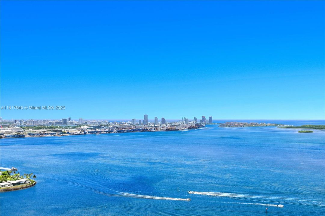 Recently Sold: $3,659,000 (4 beds, 4 baths, 3415 Square Feet)