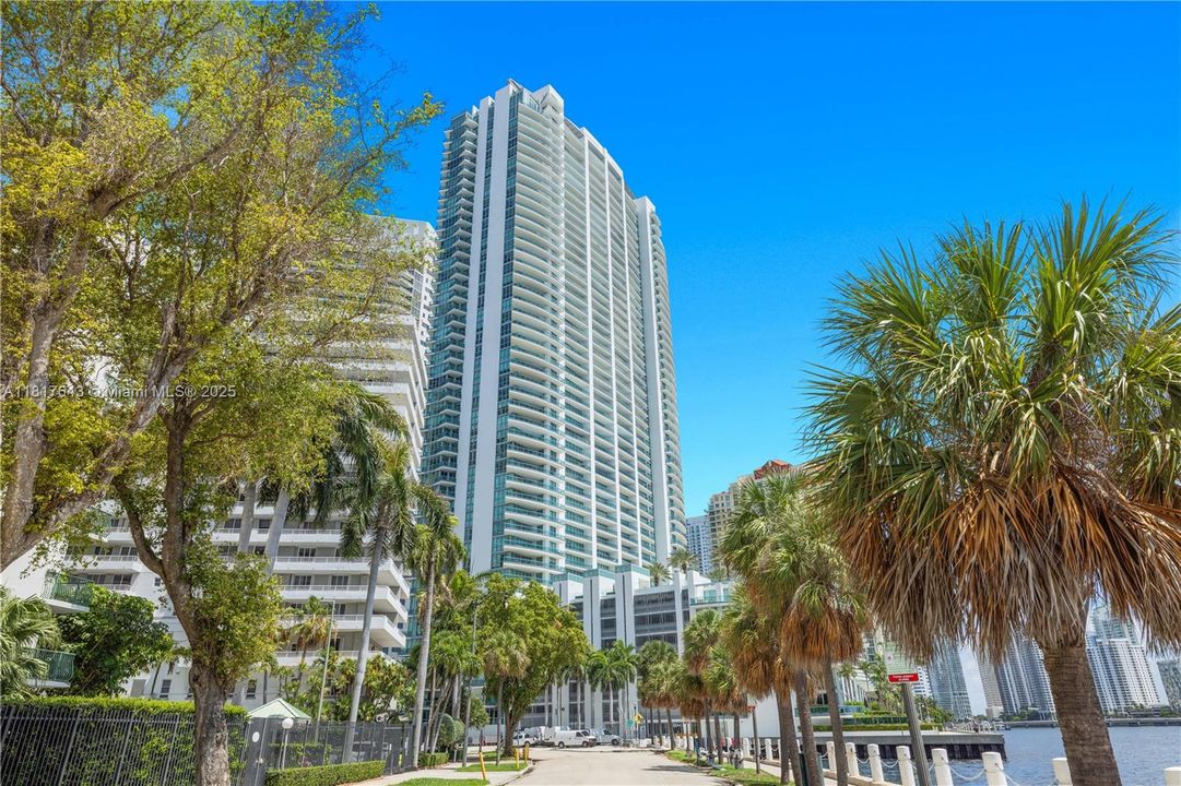 Recently Sold: $3,659,000 (4 beds, 4 baths, 3415 Square Feet)