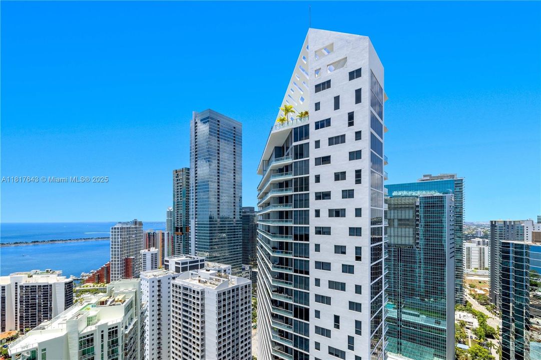 Recently Sold: $3,659,000 (4 beds, 4 baths, 3415 Square Feet)