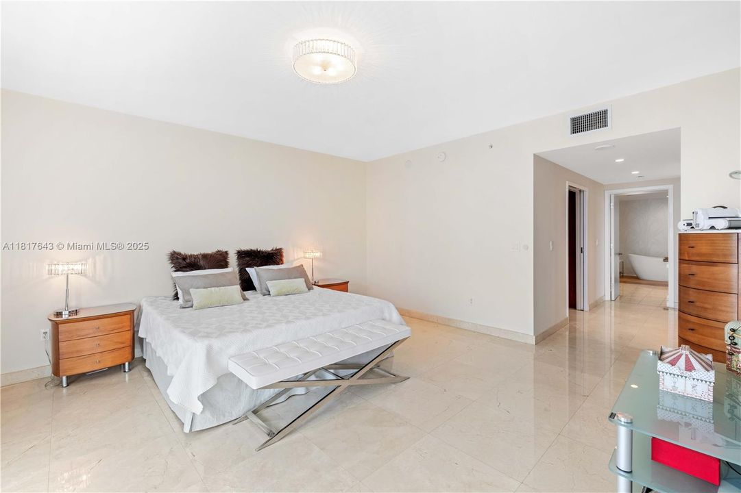 Recently Sold: $3,659,000 (4 beds, 4 baths, 3415 Square Feet)