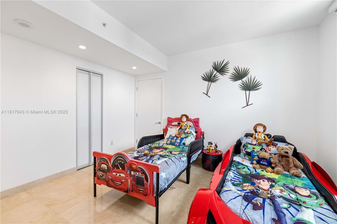 Recently Sold: $3,659,000 (4 beds, 4 baths, 3415 Square Feet)