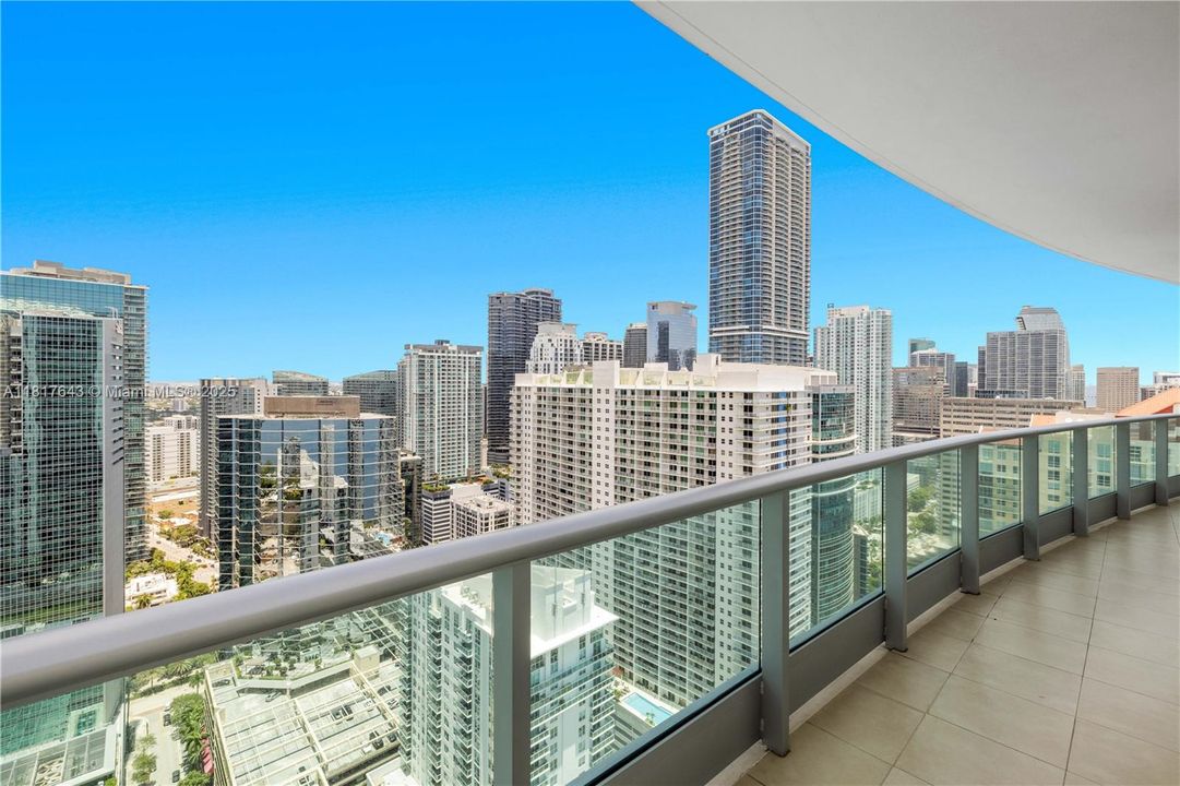 Recently Sold: $3,659,000 (4 beds, 4 baths, 3415 Square Feet)