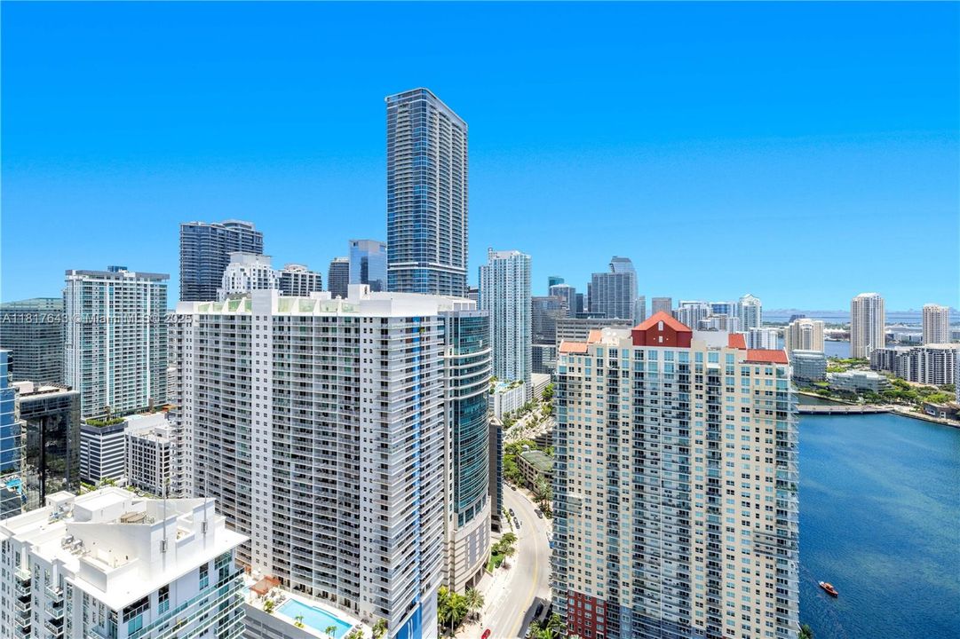 Recently Sold: $3,659,000 (4 beds, 4 baths, 3415 Square Feet)