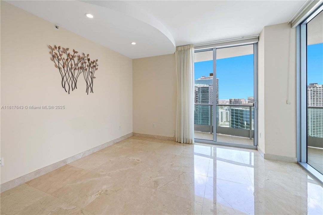 Recently Sold: $3,659,000 (4 beds, 4 baths, 3415 Square Feet)