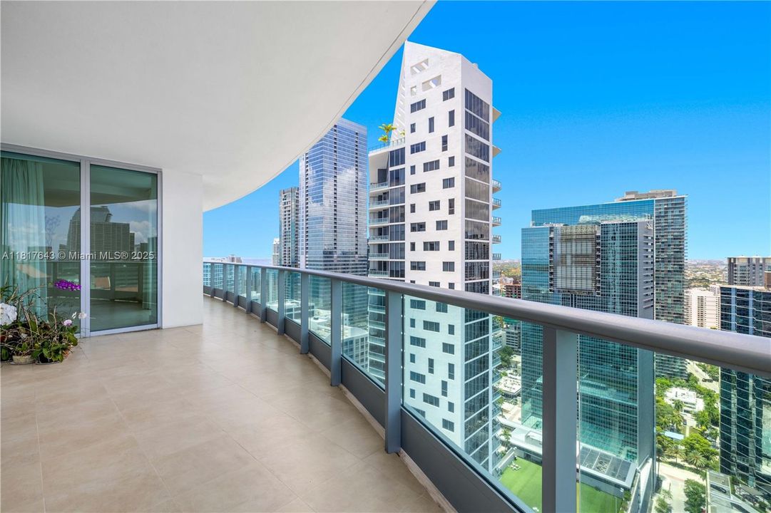 Recently Sold: $3,659,000 (4 beds, 4 baths, 3415 Square Feet)