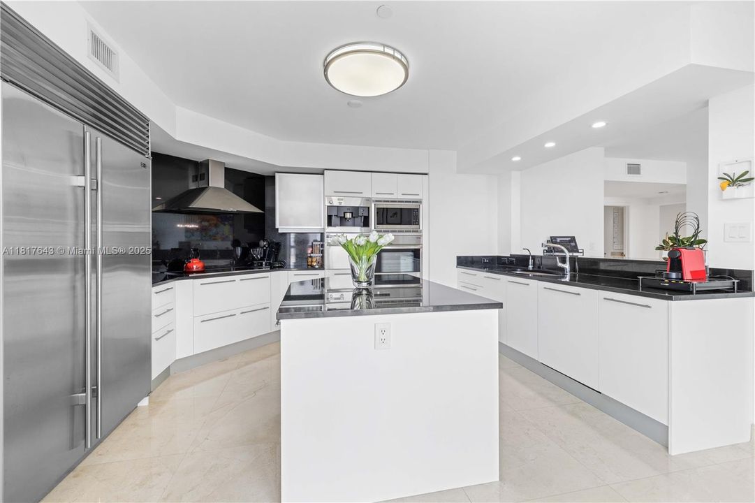 Recently Sold: $3,659,000 (4 beds, 4 baths, 3415 Square Feet)