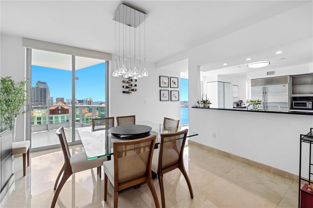 Recently Sold: $3,659,000 (4 beds, 4 baths, 3415 Square Feet)