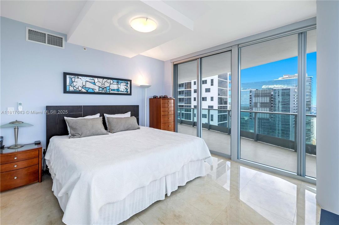 Recently Sold: $3,659,000 (4 beds, 4 baths, 3415 Square Feet)