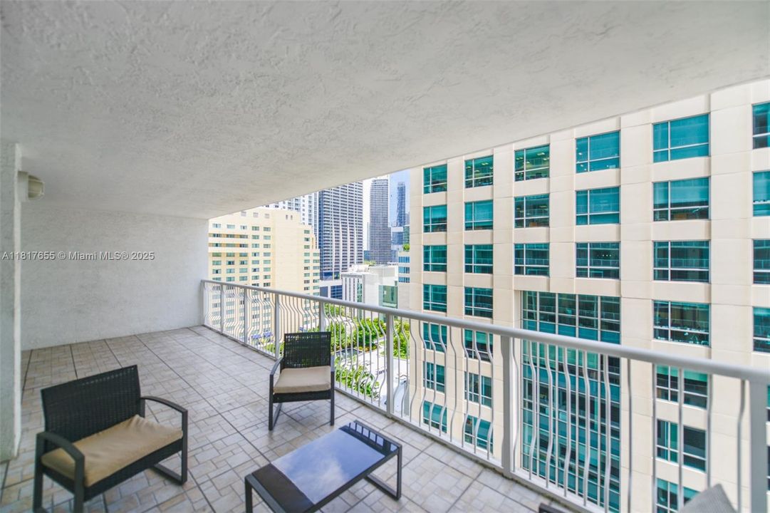 Недавно продано: $475,000 (1 спален, 1 ванн, 818 Квадратных фут)