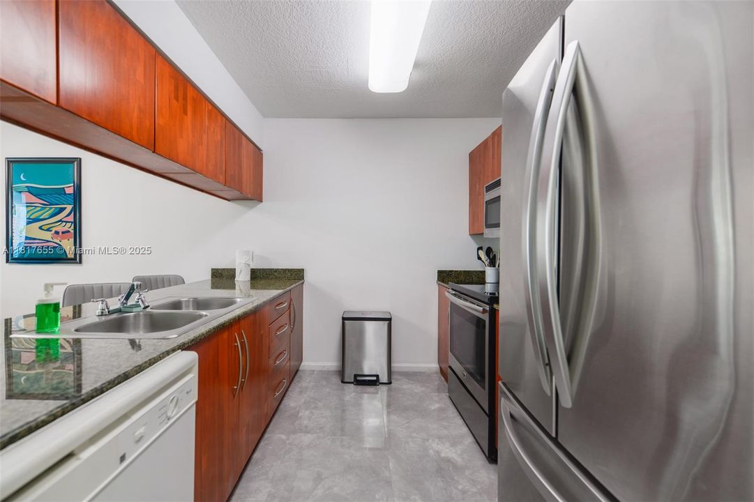 Недавно продано: $475,000 (1 спален, 1 ванн, 818 Квадратных фут)