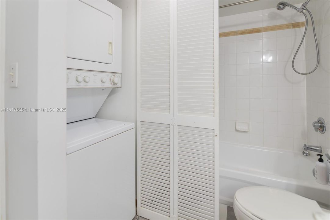 Недавно продано: $475,000 (1 спален, 1 ванн, 818 Квадратных фут)