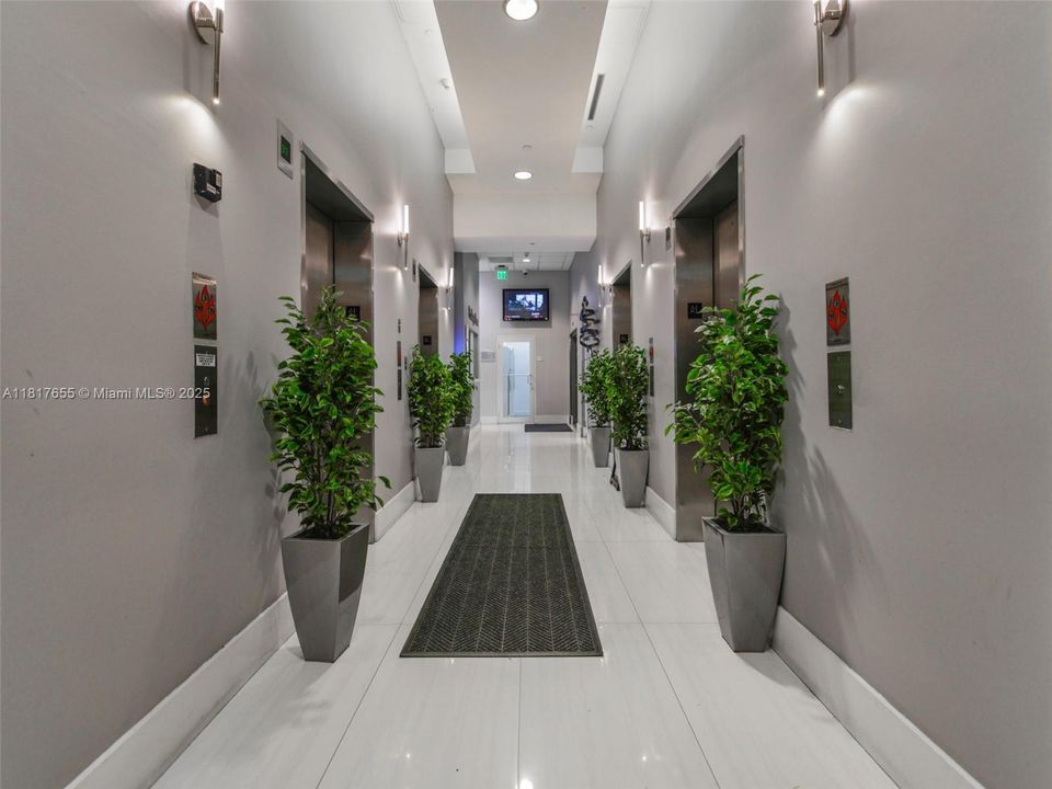 Недавно продано: $475,000 (1 спален, 1 ванн, 818 Квадратных фут)