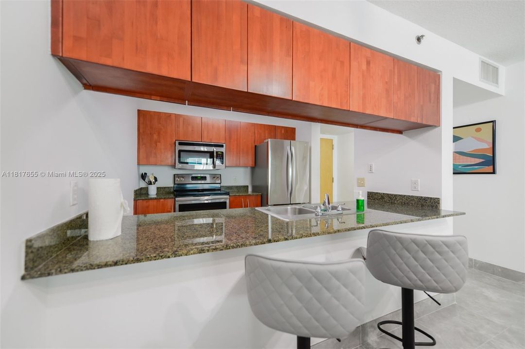 Недавно продано: $475,000 (1 спален, 1 ванн, 818 Квадратных фут)