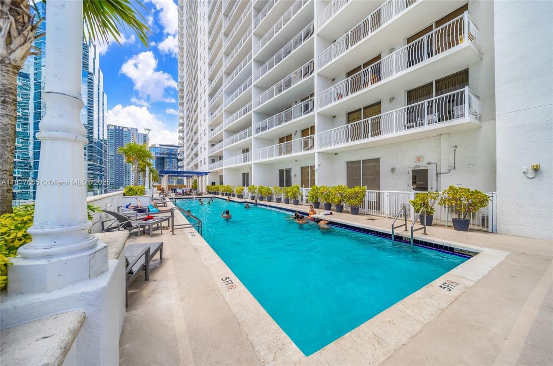 Недавно продано: $475,000 (1 спален, 1 ванн, 818 Квадратных фут)