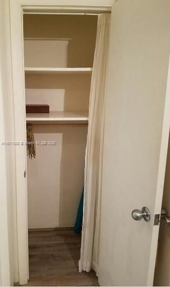 待售: $185,000 (0 贝兹, 1 浴室, 380 平方英尺)