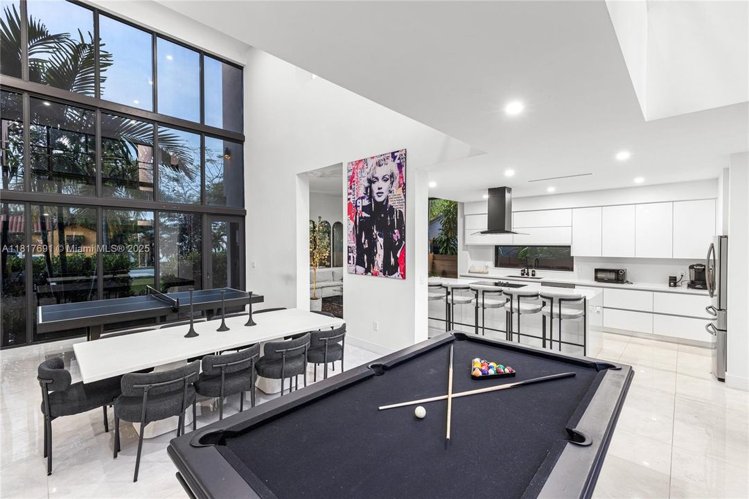 Недавно продано: $1,850,000 (5 спален, 4 ванн, 3104 Квадратных фут)