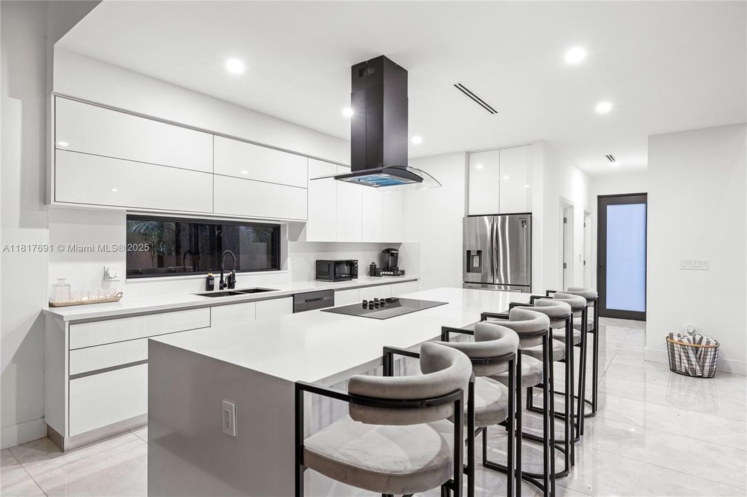 Недавно продано: $1,850,000 (5 спален, 4 ванн, 3104 Квадратных фут)