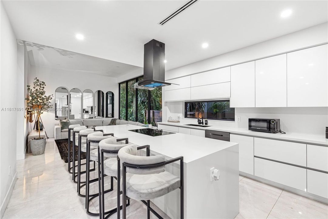 Недавно продано: $1,850,000 (5 спален, 4 ванн, 3104 Квадратных фут)