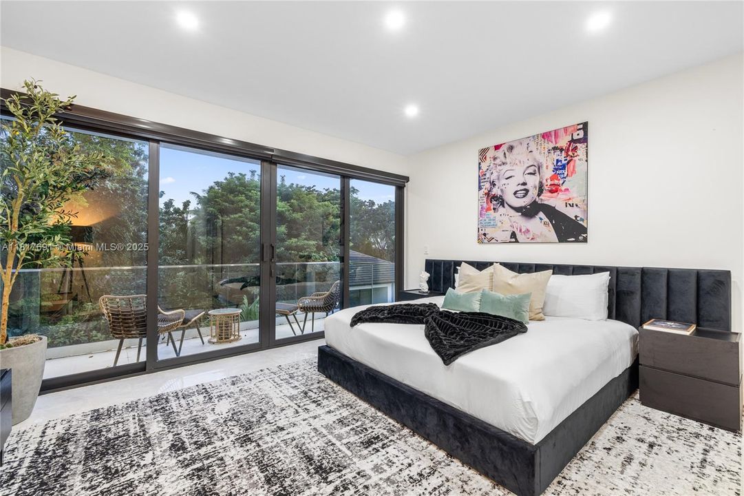 Недавно продано: $1,850,000 (5 спален, 4 ванн, 3104 Квадратных фут)