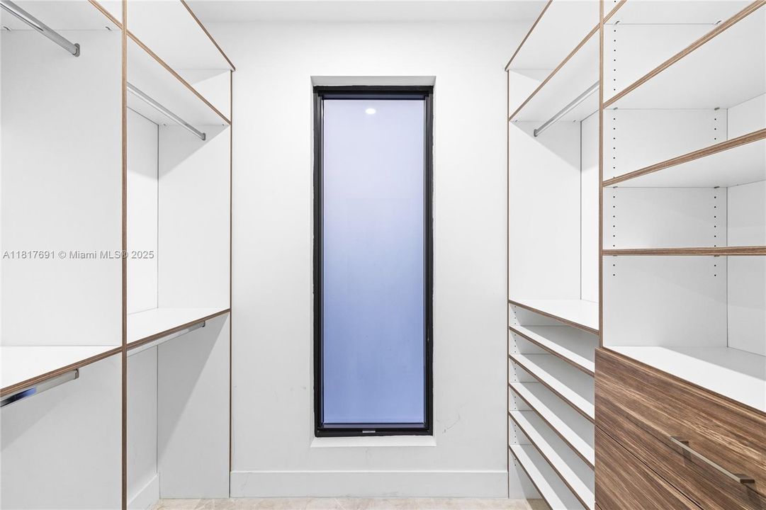 Недавно продано: $1,850,000 (5 спален, 4 ванн, 3104 Квадратных фут)