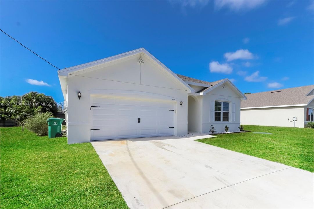 Recientemente alquilado: $2,425 (4 camas, 2 baños, 1960 Pies cuadrados)