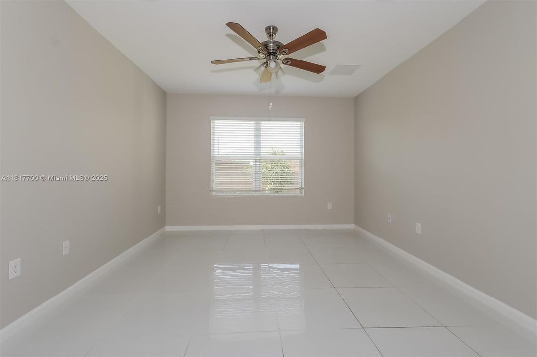 Recientemente alquilado: $2,425 (4 camas, 2 baños, 1960 Pies cuadrados)