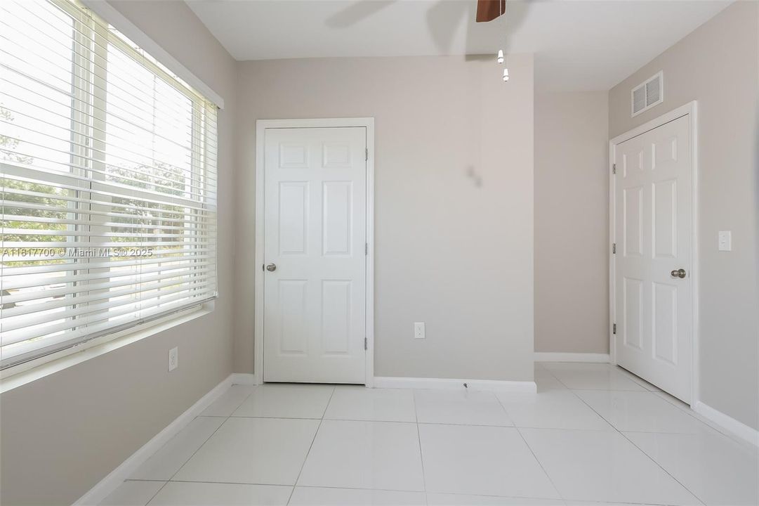 Recientemente alquilado: $2,425 (4 camas, 2 baños, 1960 Pies cuadrados)