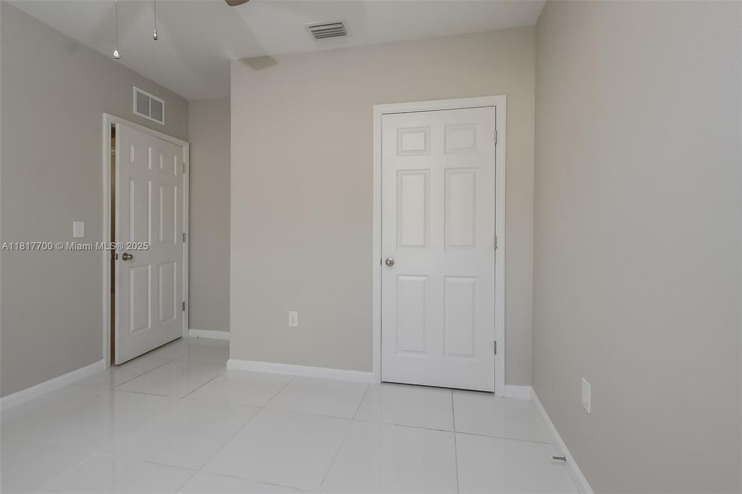 Recientemente alquilado: $2,425 (4 camas, 2 baños, 1960 Pies cuadrados)