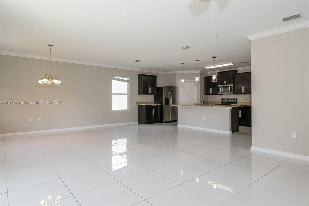 Recientemente alquilado: $2,425 (4 camas, 2 baños, 1960 Pies cuadrados)