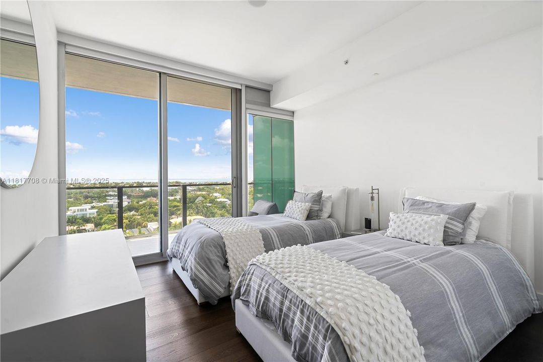 最近租的: $32,500 (3 贝兹, 4 浴室, 2257 平方英尺)