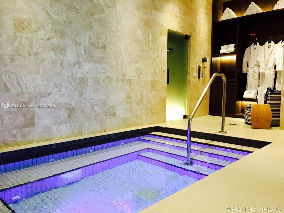 最近租的: $32,500 (3 贝兹, 4 浴室, 2257 平方英尺)