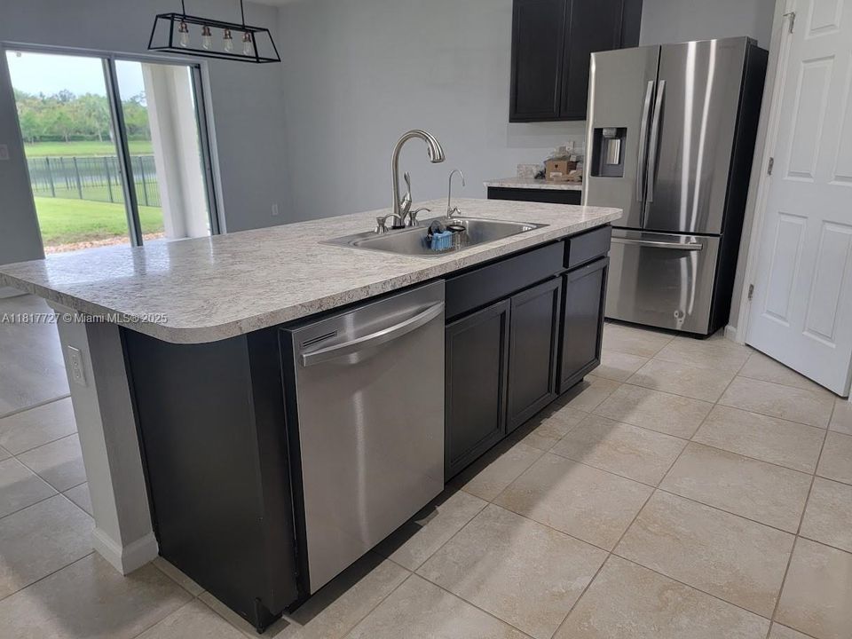 Recently Rented: $2,550 (4 beds, 2 baths, 1846 Square Feet)