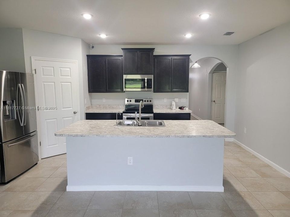 Recently Rented: $2,550 (4 beds, 2 baths, 1846 Square Feet)