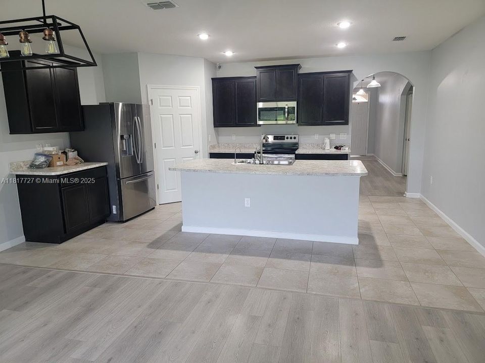 Recently Rented: $2,550 (4 beds, 2 baths, 1846 Square Feet)