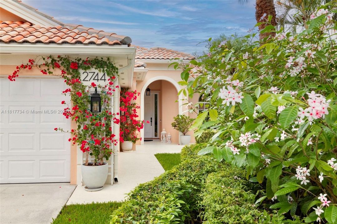 Recently Sold: $849,000 (3 beds, 2 baths, 2199 Square Feet)