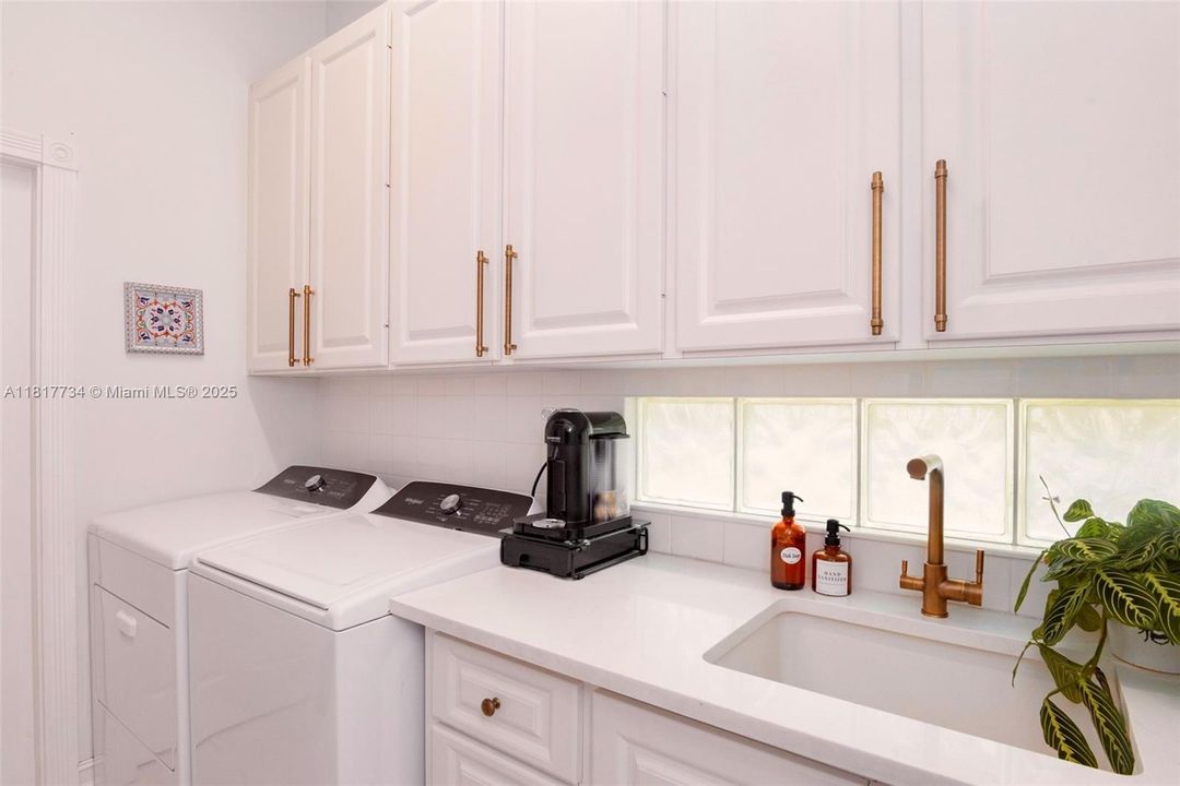 Recently Sold: $849,000 (3 beds, 2 baths, 2199 Square Feet)