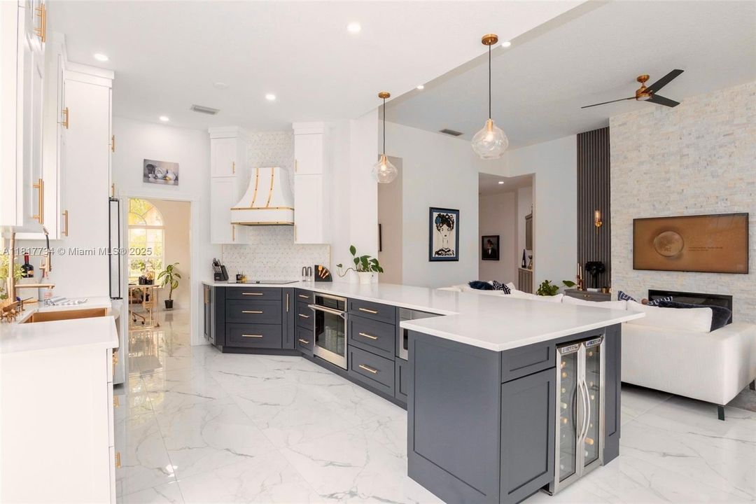 Recently Sold: $849,000 (3 beds, 2 baths, 2199 Square Feet)