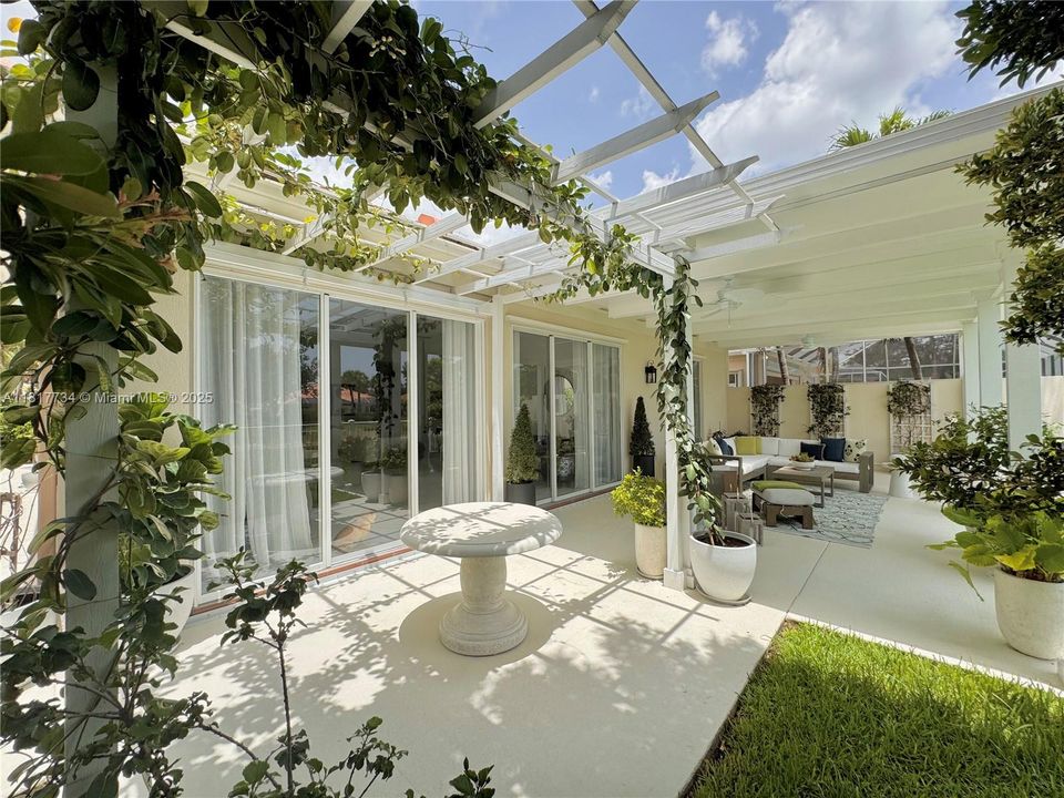 Recently Sold: $849,000 (3 beds, 2 baths, 2199 Square Feet)