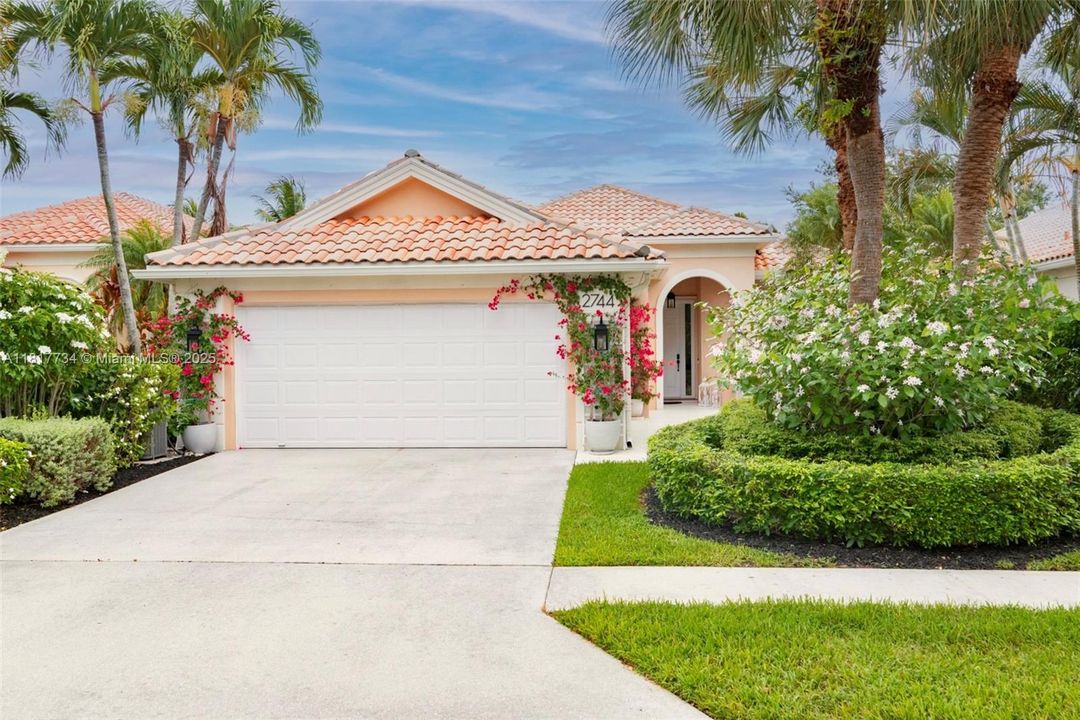 Recently Sold: $849,000 (3 beds, 2 baths, 2199 Square Feet)